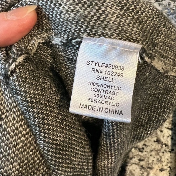 Altar'd State open front cardigan sweater women size S/M Aztec print black white - Picture 8 of 8